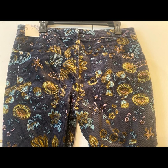 Anthropologie Pilcro The Icon Flare Low-Rise Corduroy Floral Pants - Picture 8 of 11